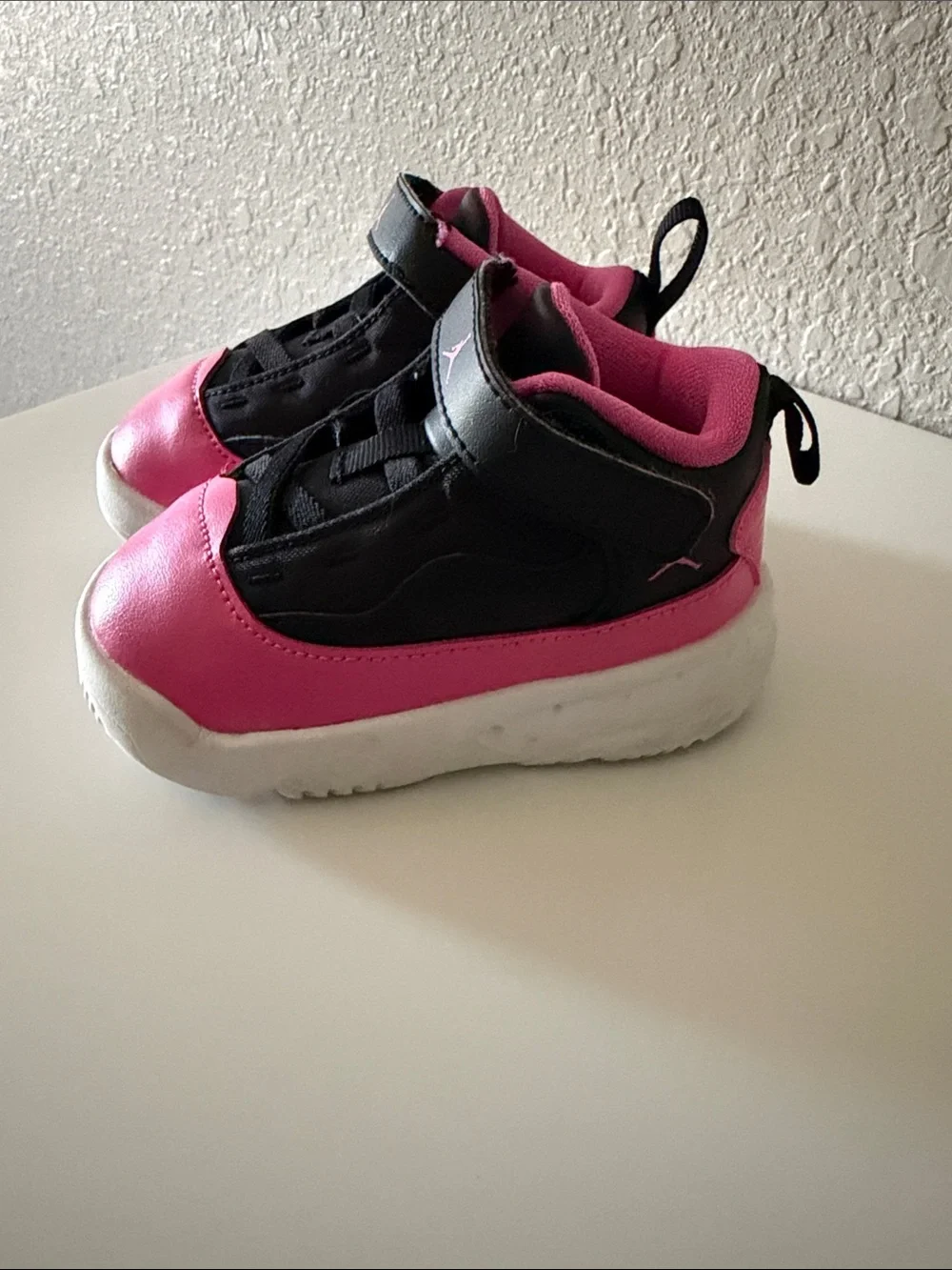 Jordan Toddler Black and Pink Strap Sneakers